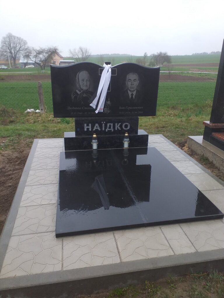 Подвійний пам'ятник чорна плита Луцьк