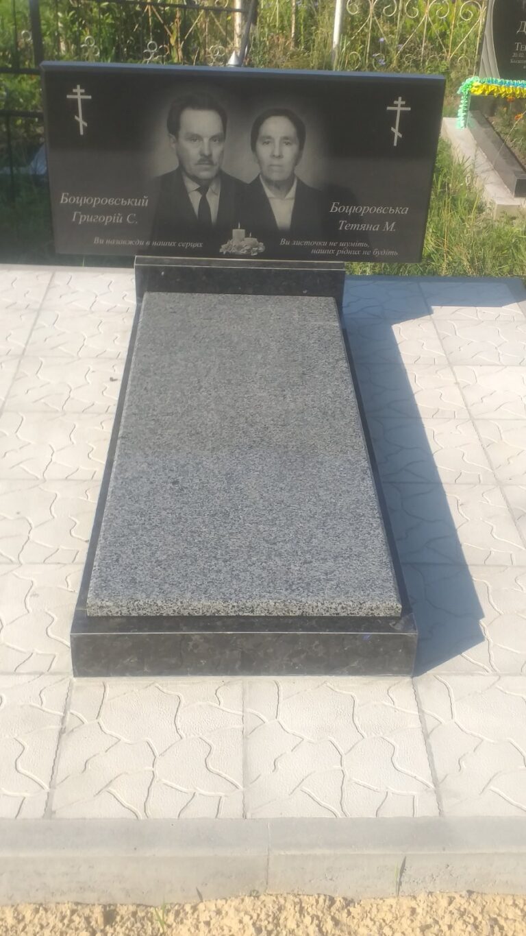 Подвійний пам'ятник асиметричний Луцьк