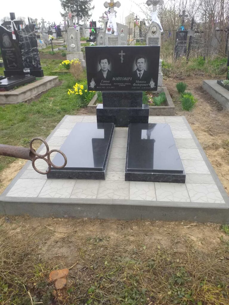 Подвійний пам'ятник бічні вази Луцьк