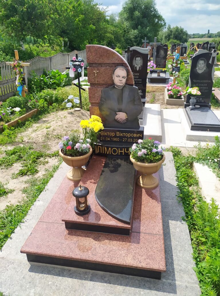 Авторський пам'ятник біла композиція Луцьк