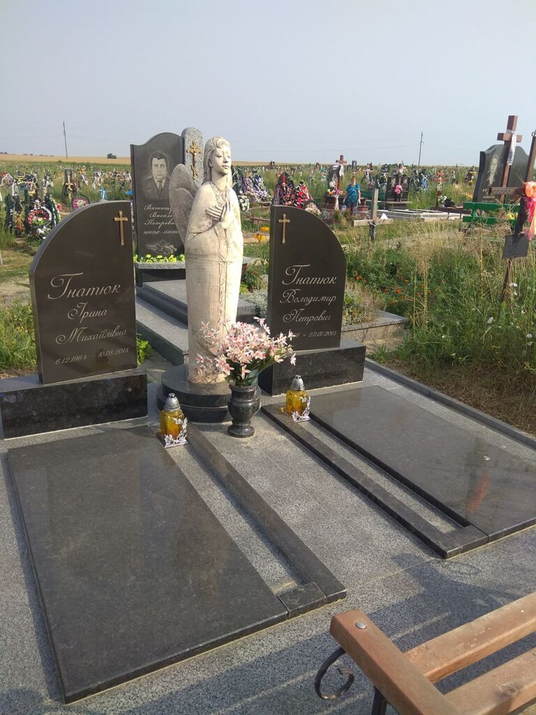 Подвійний пам'ятник портрети хрест Луцьк