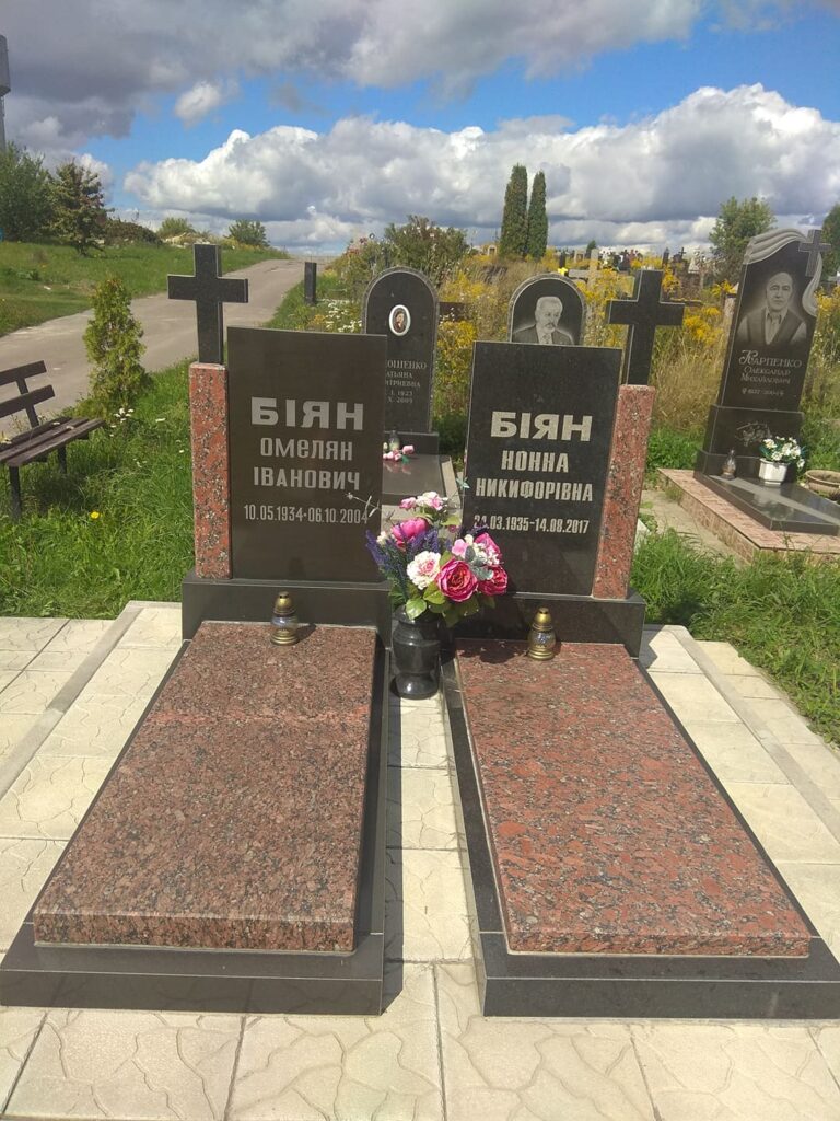 Подвійний пам'ятник з ангелом Луцьк