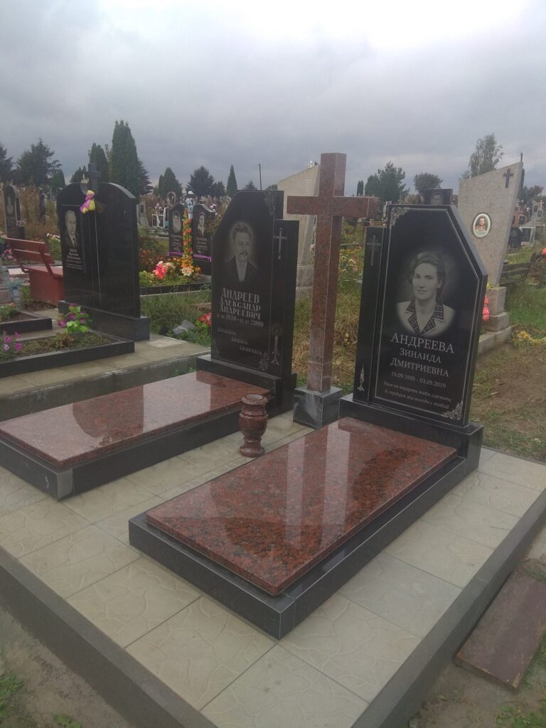 Подвійний пам'ятник Луцьк на кладовищі