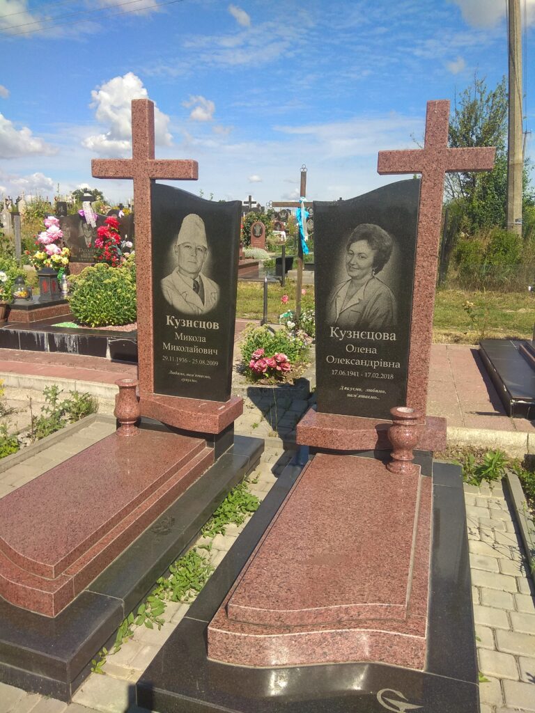 Подвійний пам'ятник біла крихта Луцьк