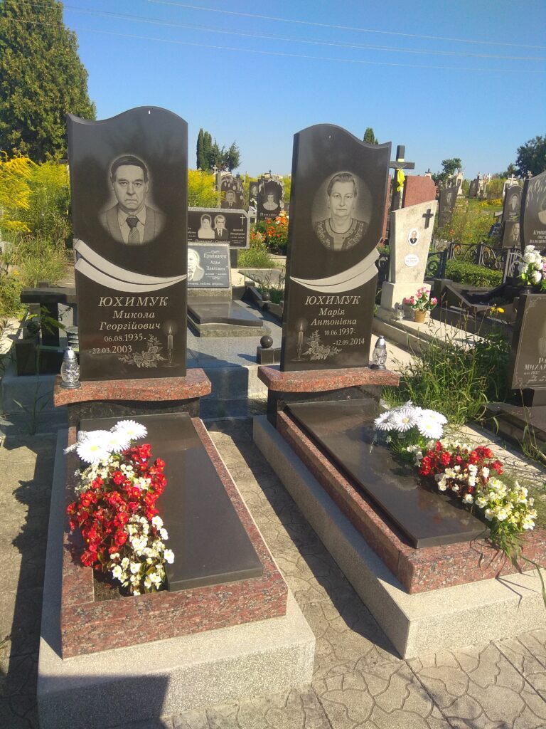 Подвійний пам'ятник з іконою Луцьк