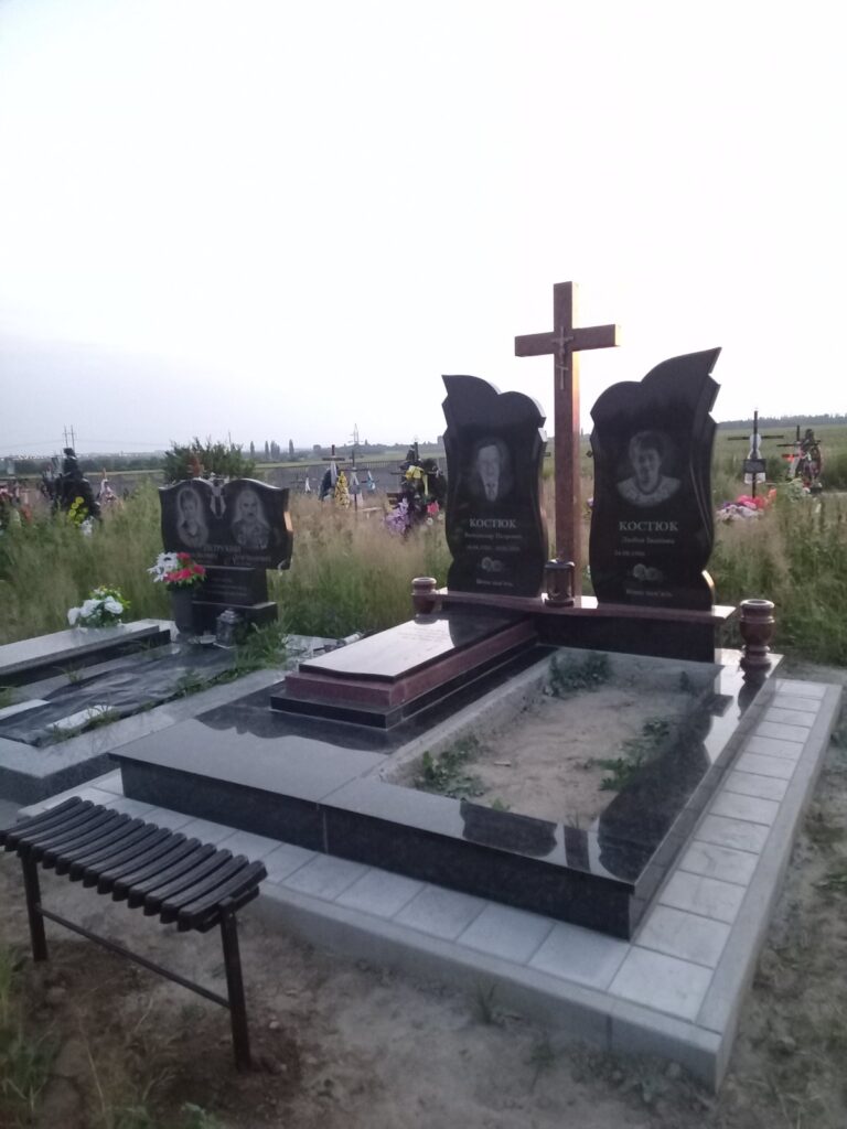 Подвійний пам'ятник сірий граніт Луцьк