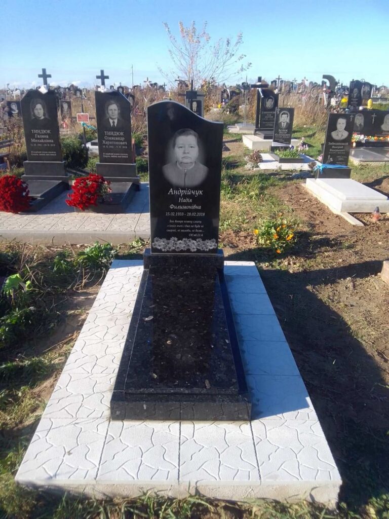 Пам'ятник з фотосклом кольоровий — Луцьк