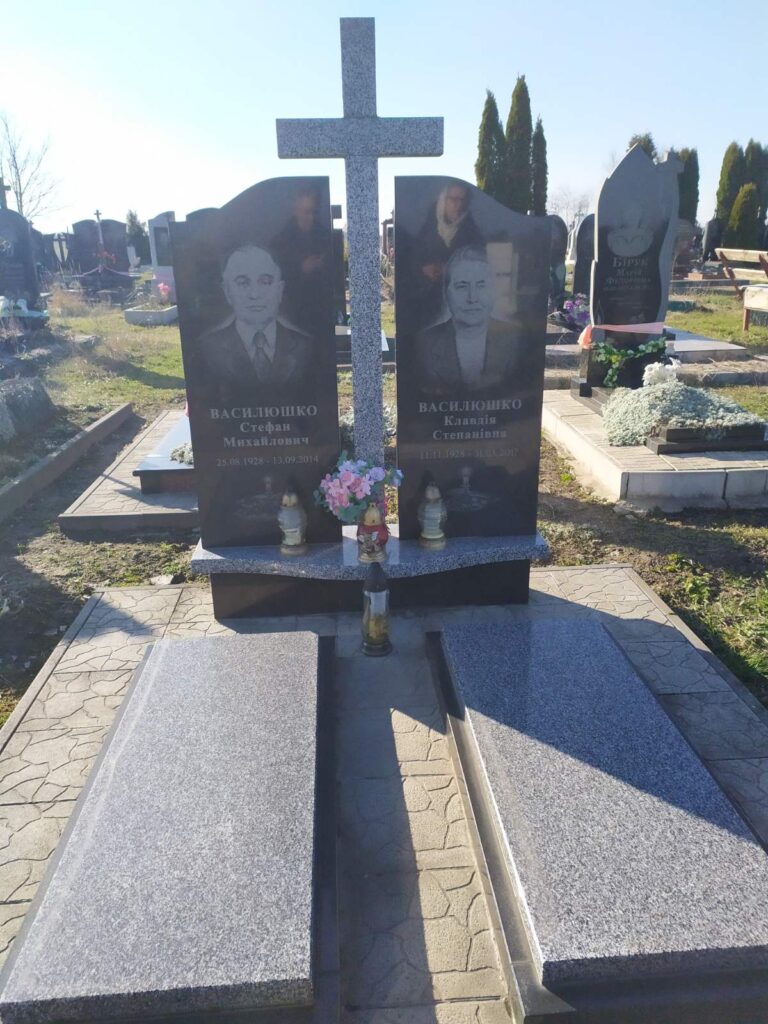 Подвійний пам'ятник класика Луцьк