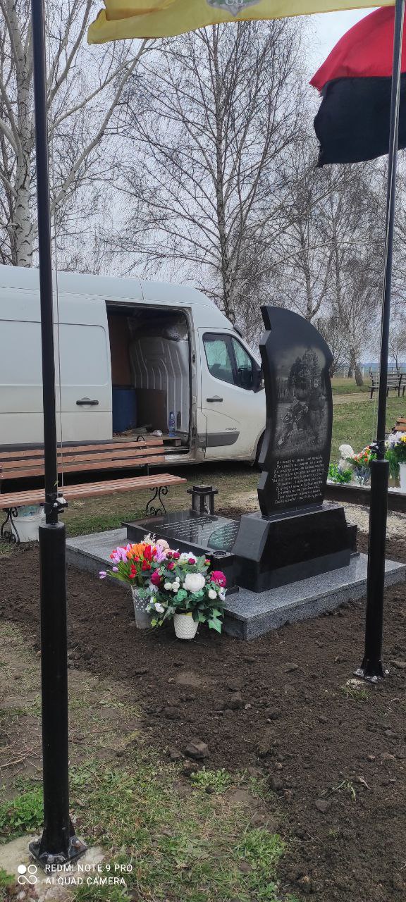 Пам'ятник бежевий мармур — Луцьк Волинь