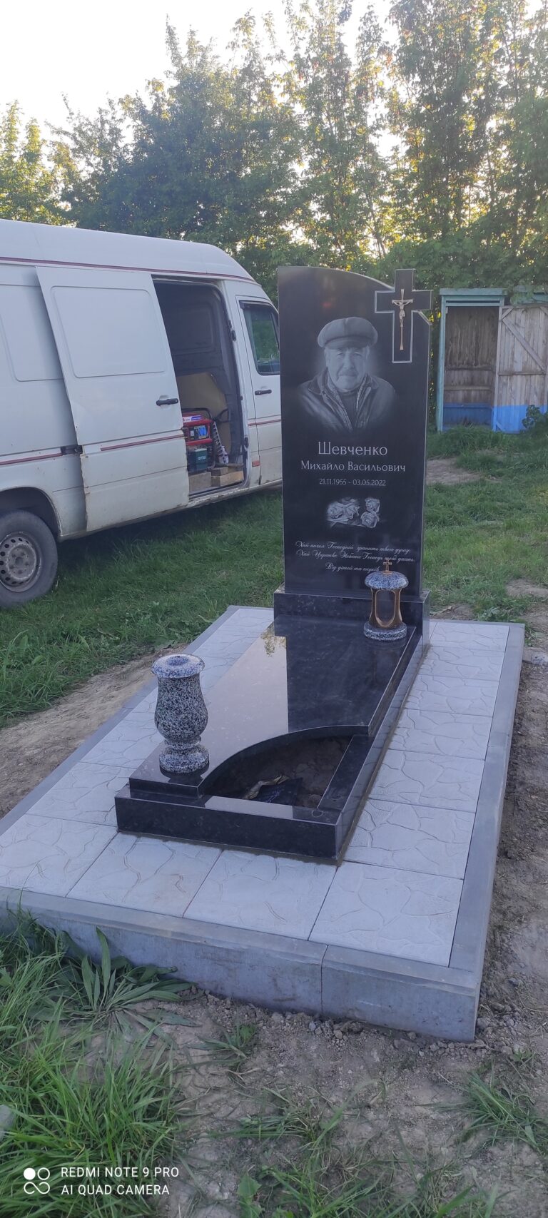 Пам'ятники Рожище Луцьк — одинарний різьблений вінок