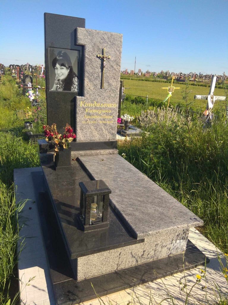 Пам'ятники Луцьк — одинарний різьба колосків