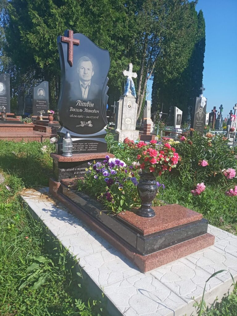 Меморіальна дошка для школи — Луцьк Волинь