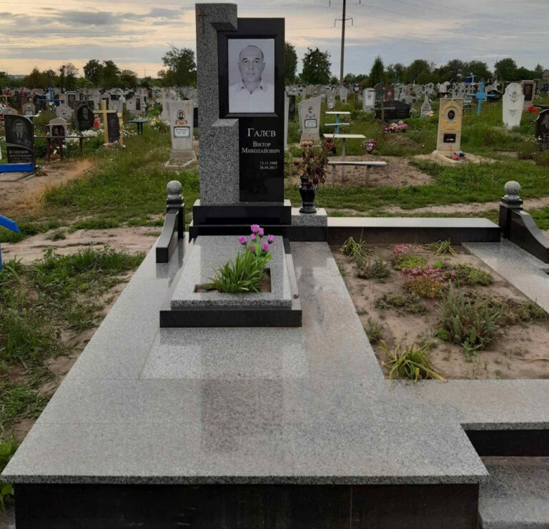 Ікона Ісуса Христа з каменю — Луцьк Волинь