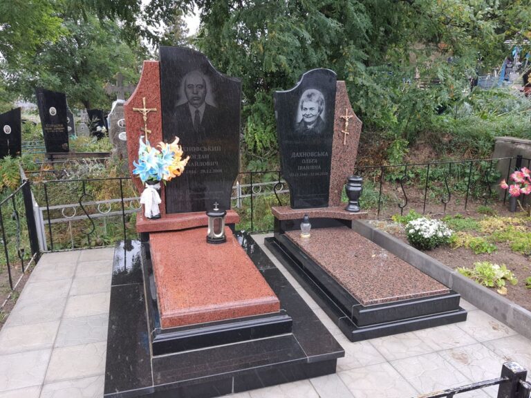 Подвійний пам'ятник строгий дизайн Луцьк