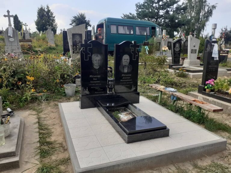 Подвійний пам'ятник Ківерці Луцьк