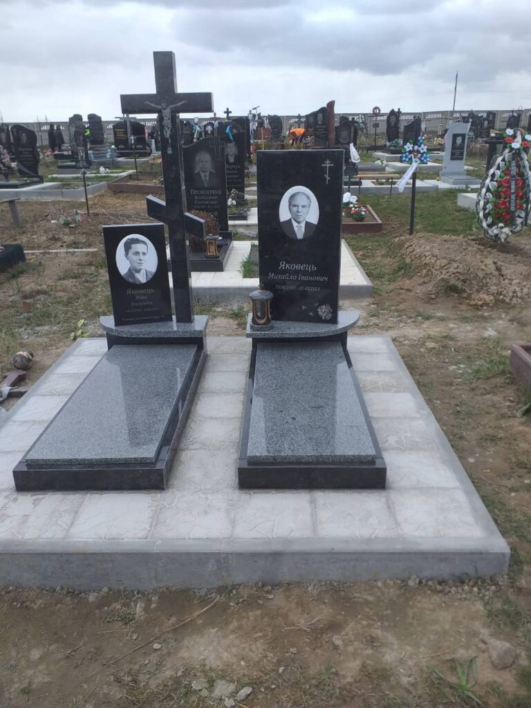 Пам'ятник для двох осіб Луцьк