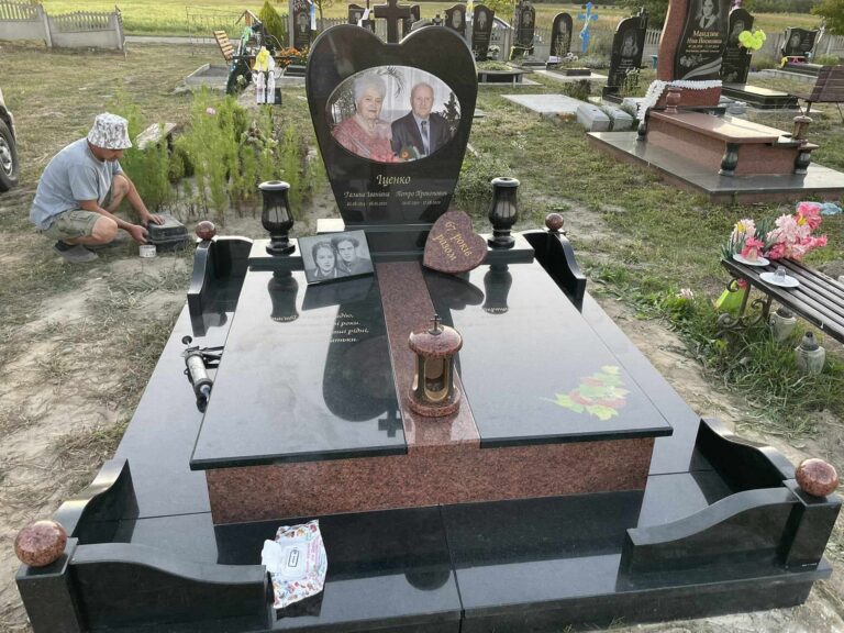 Подвійний пам'ятник червоний граніт Луцьк