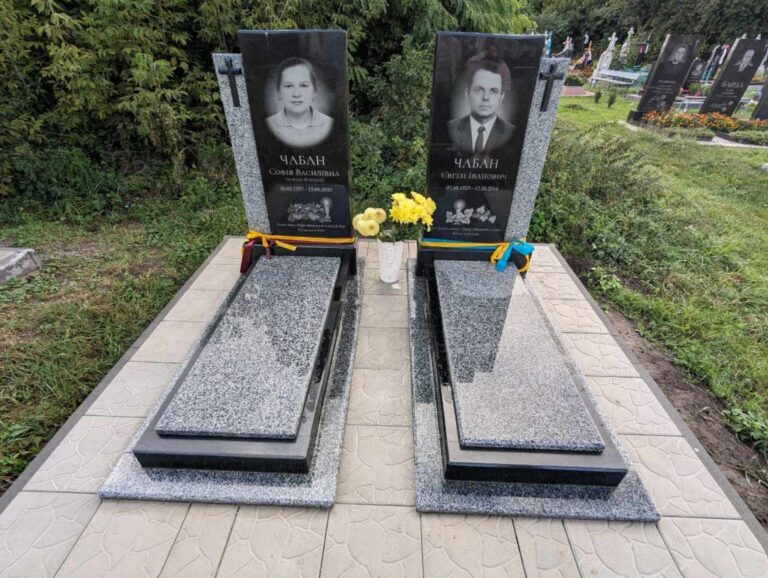 Подвійний пам'ятник Луцьк від виробника