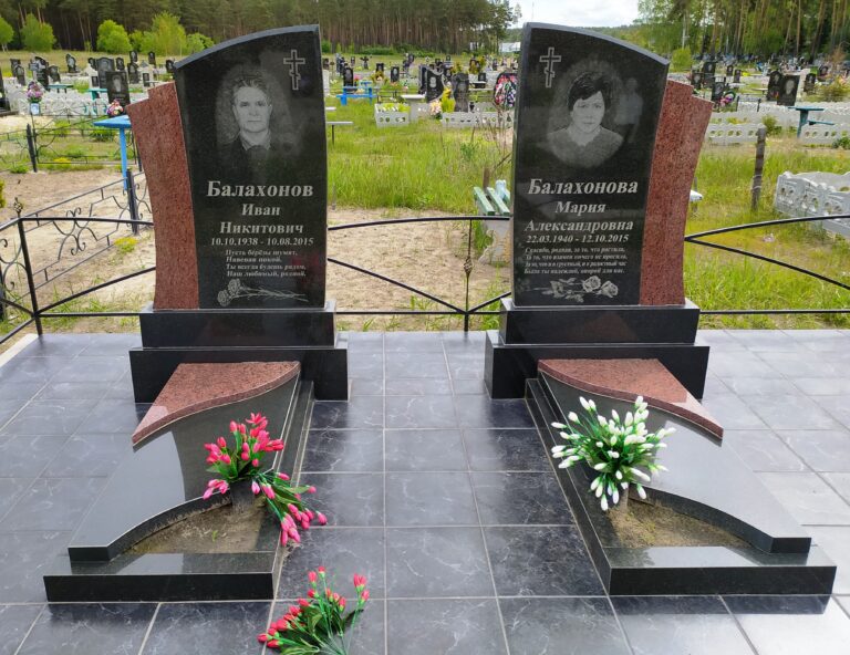 Подвійний пам'ятник Луцьк широка основа