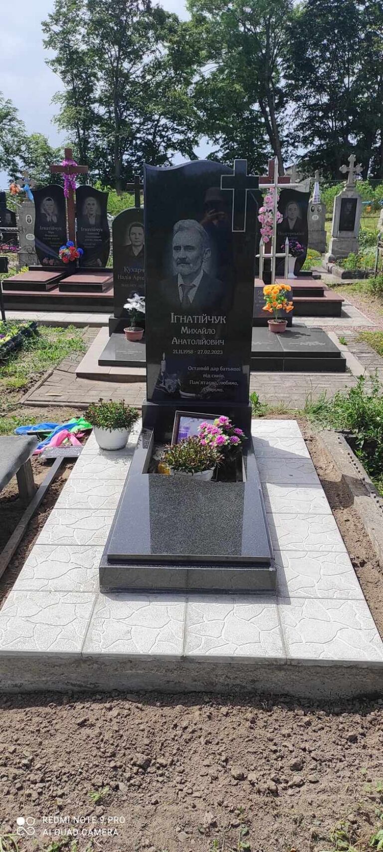 Пам'ятник з написом і датами — Луцьк Волинь