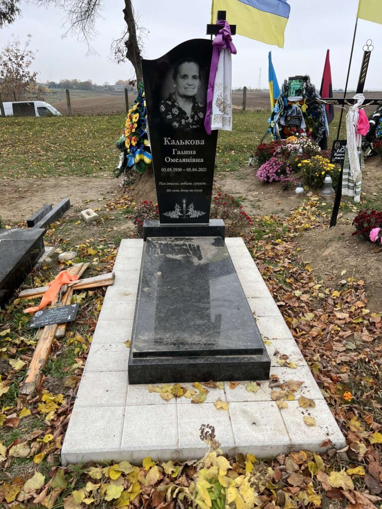 Лабрадоритовий пам'ятник з портретом — Луцьк Волинь