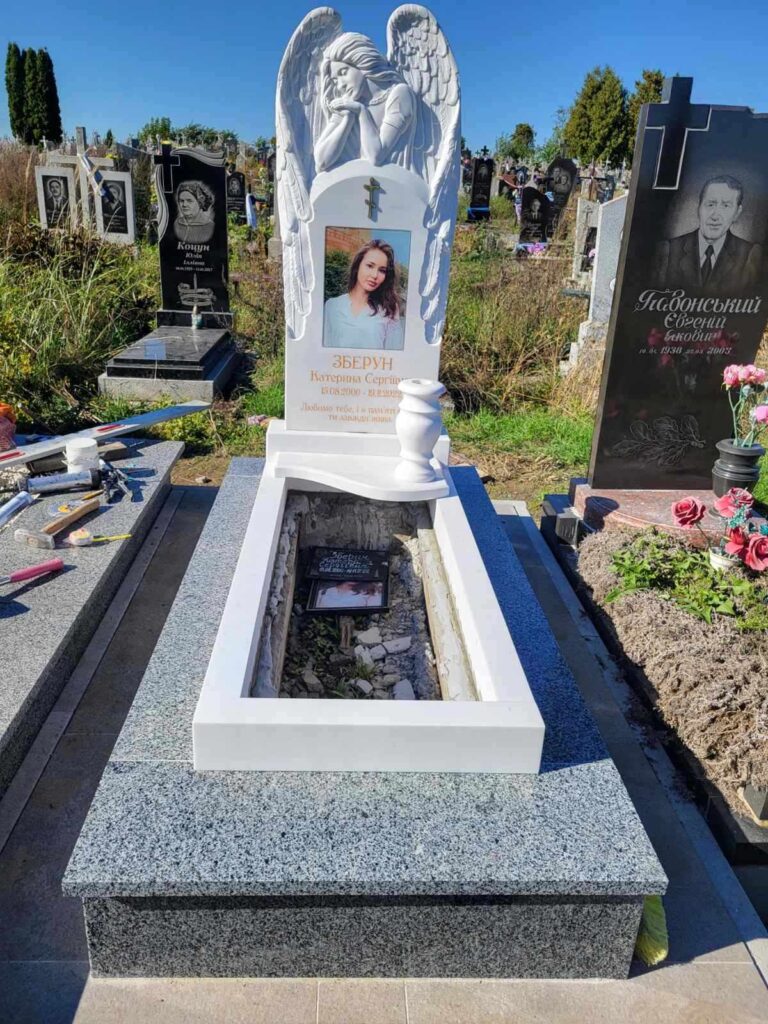 Подвійний пам'ятник — Горохів Луцьк Волинь