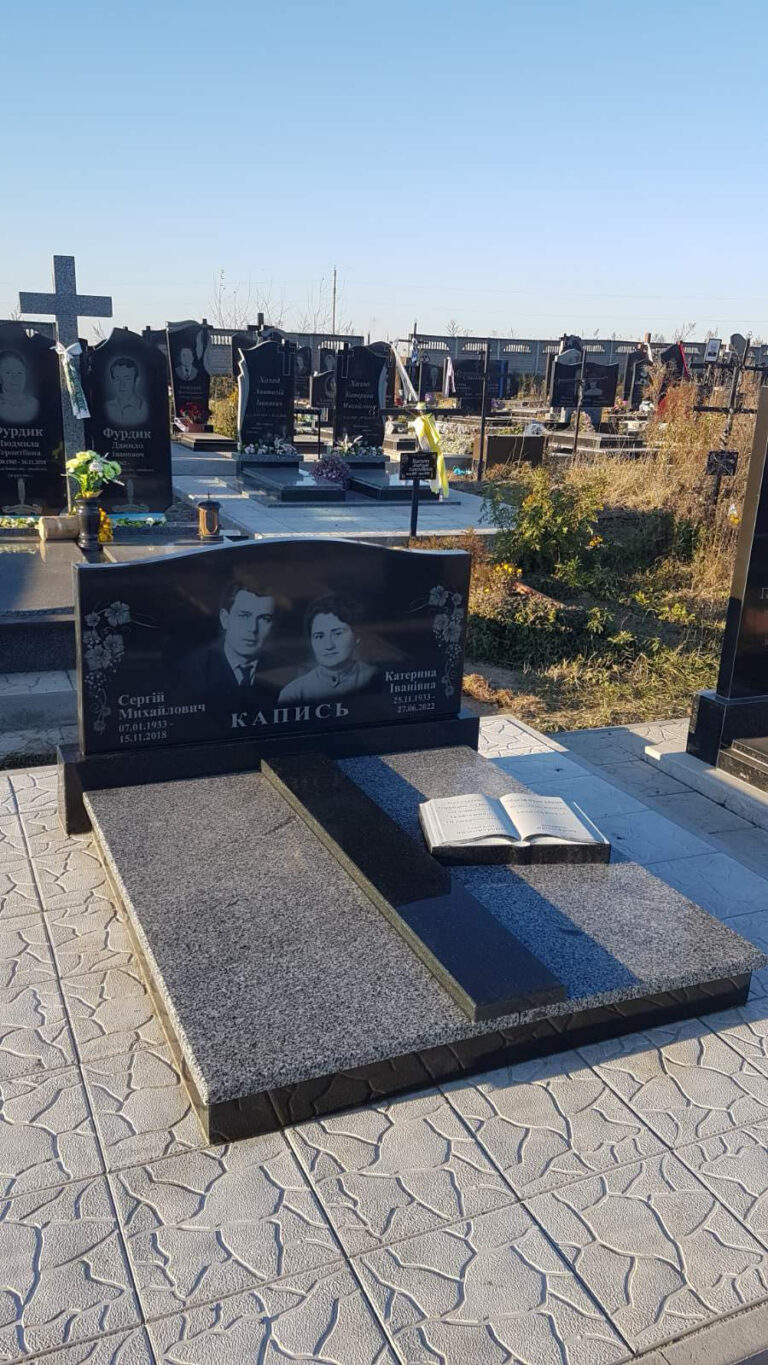 Пам'ятник для двох Луцьк чорний граніт