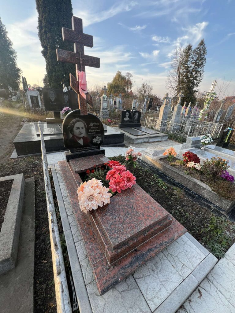 Пам'ятник з каменю — Локачі Луцьк Волинь