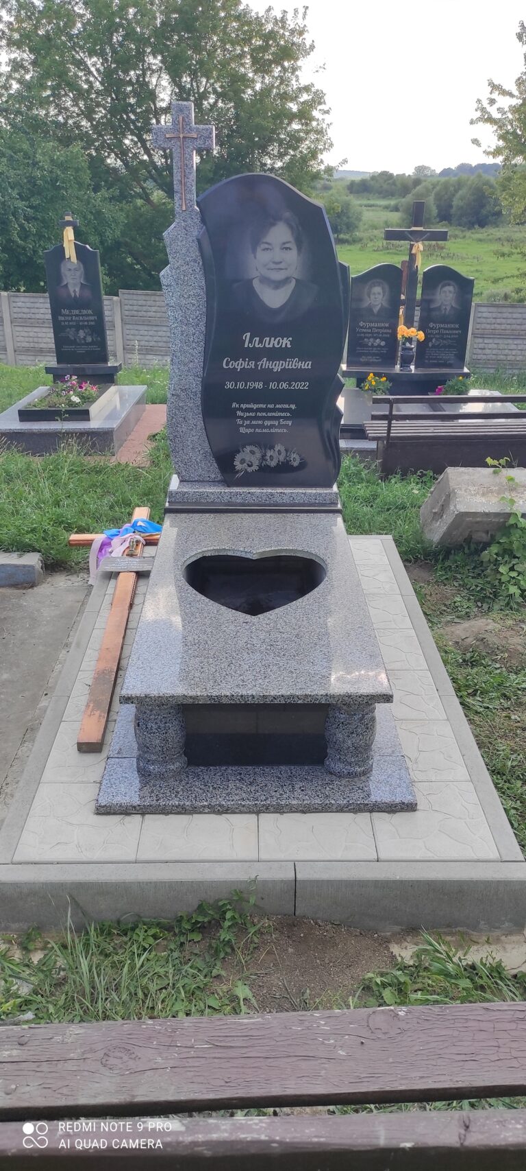 Пам'ятники Луцьк — одинарний авторський дизайн з огорожею