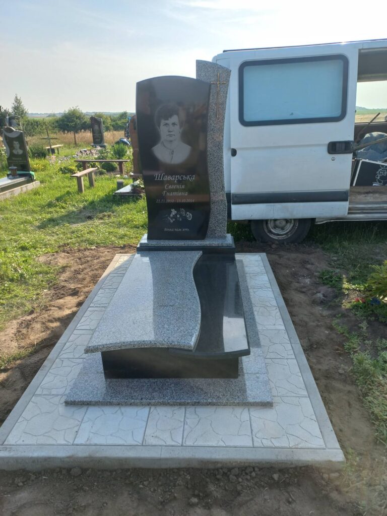 Пам'ятник воїну з символікою ЗСУ — Луцьк Волинь