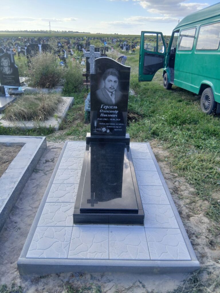 Пам'ятник на могилу — Нововолинськ Луцьк