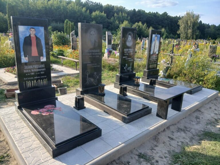 Пам'ятник з габро з орнаментом — Волинь Луцьк