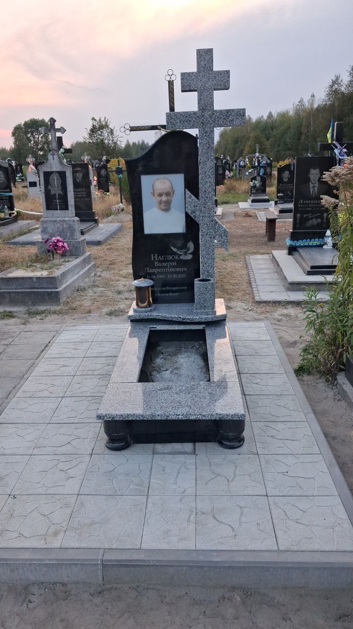 Надгробний пам'ятник з гравюрою — замовити Луцьк